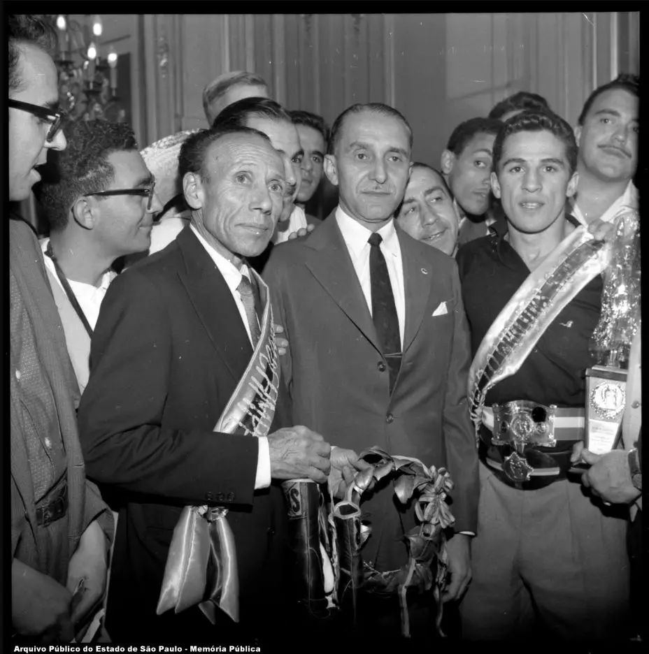 Ο Éder Jofre το 1960 μαζί με τον πατέρα και προπονητή του.
