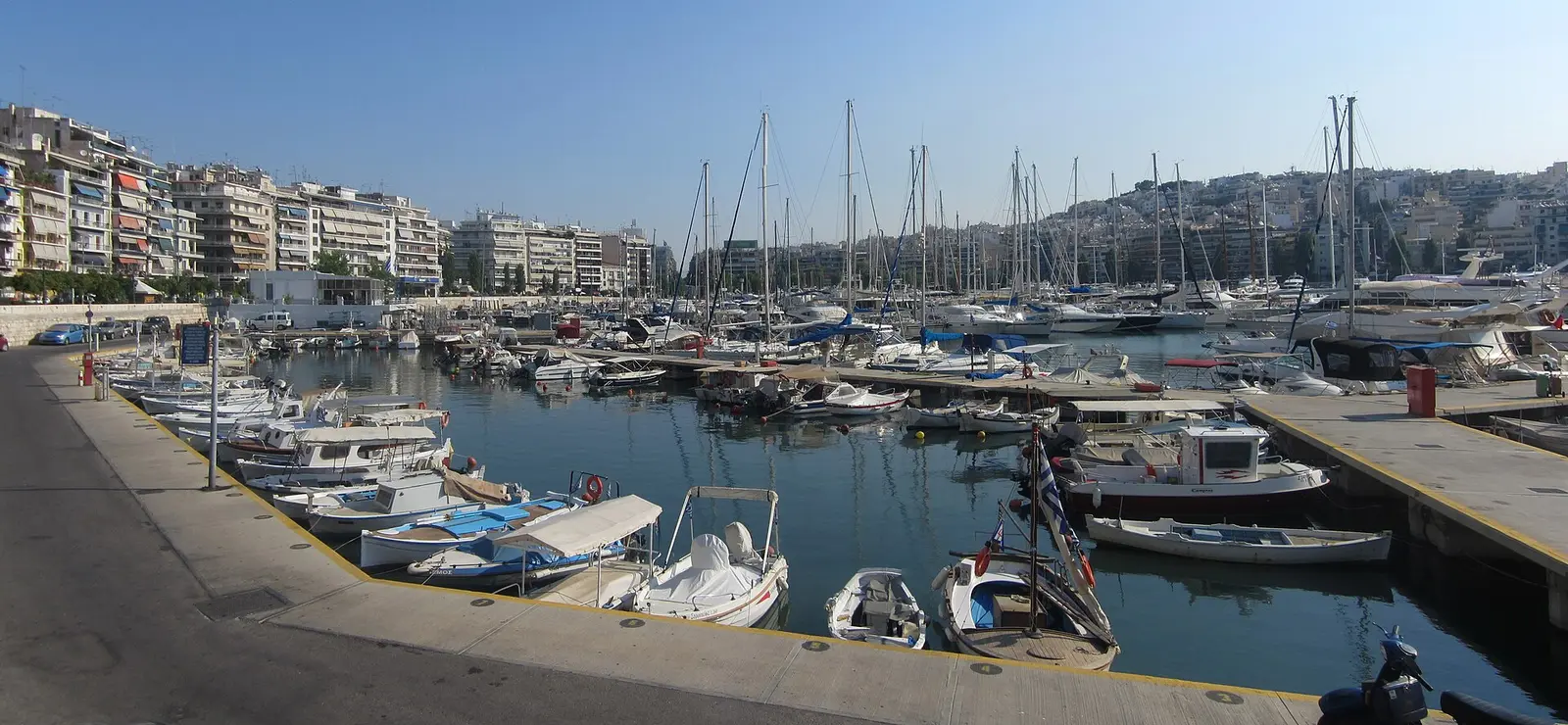Το λιμάνι της Ζέας στον Πειραιά.