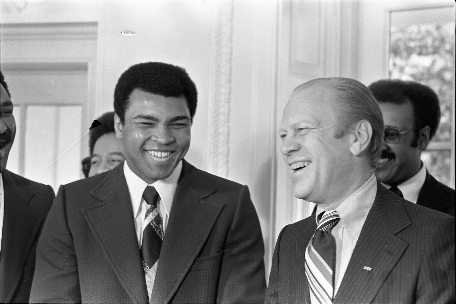 Ο Muhammad Ali με τον Πρόεδρο Gerald Ford στο Οβάλ Γραφείο.